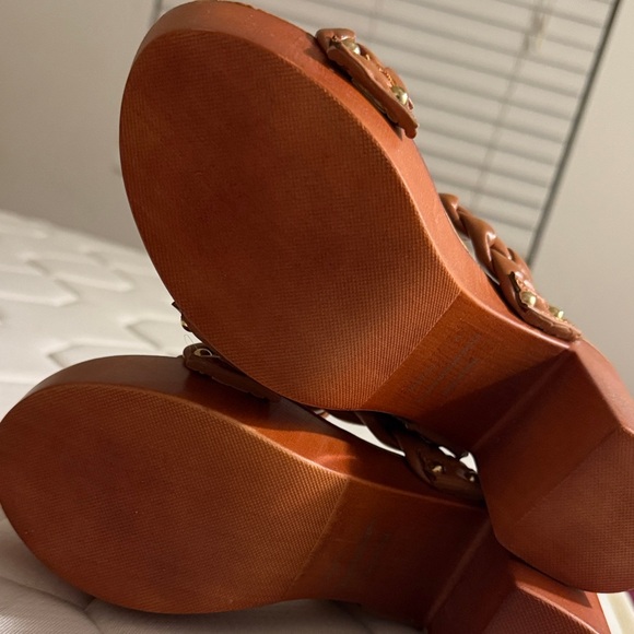 Women's Braided Tan Sandals - Picture 2 of 4